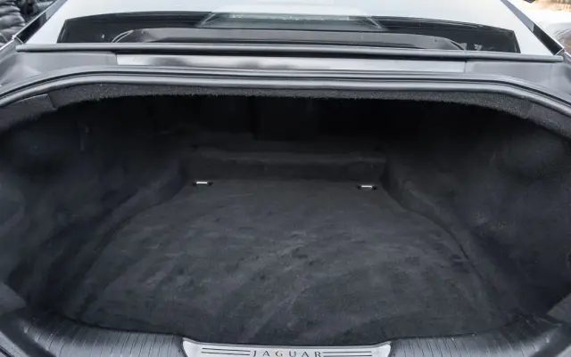 JAGUAR XJ 