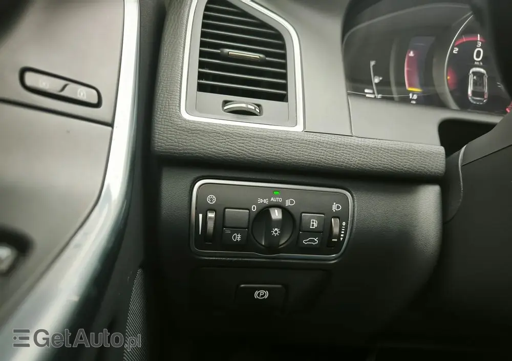 VOLVO XC 60 D4 Summum