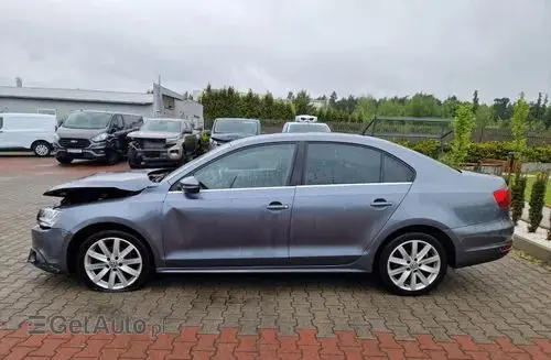 VOLKSWAGEN Jetta 