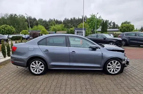 VOLKSWAGEN Jetta 