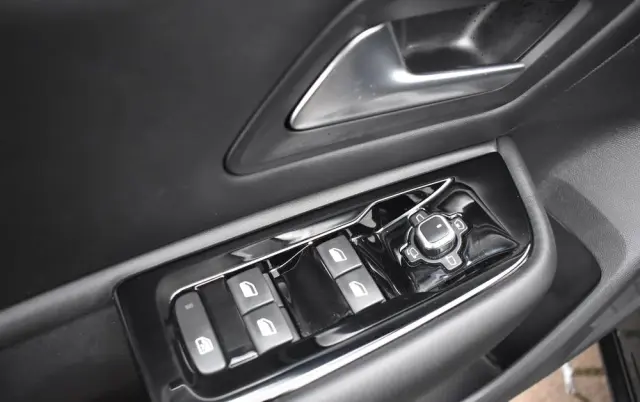 CITROËN C5X 1.6 PureTech Shine EAT8