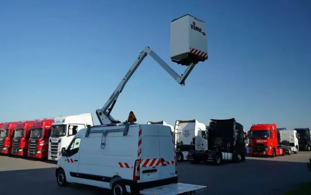 RENAULT MASTER / PODNOŚNIK KOSZOWY - 10.5 m / BLASZAK + WZWYŻKA / 