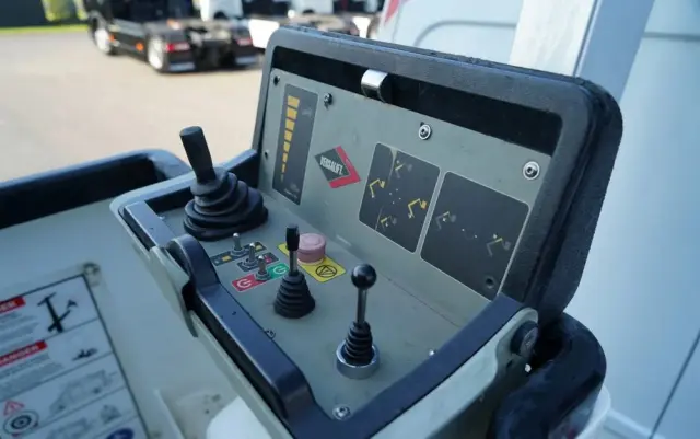 RENAULT MASTER / PODNOŚNIK KOSZOWY - 10.5 m / BLASZAK + WZWYŻKA / 