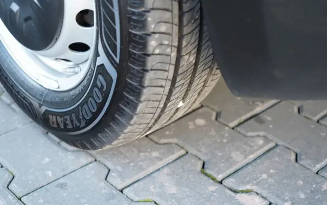 RENAULT MASTER / PODNOŚNIK KOSZOWY - 10.5 m / BLASZAK + WZWYŻKA / 