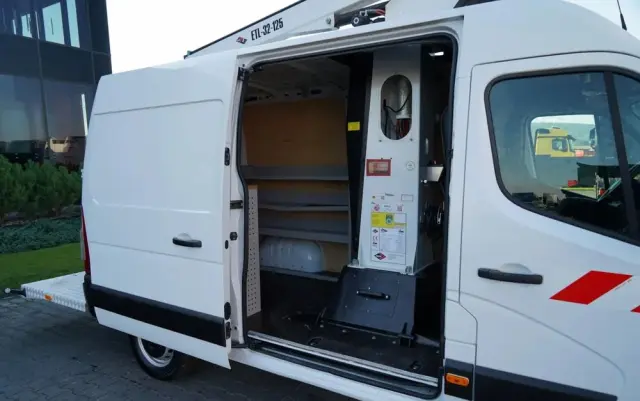 RENAULT MASTER / PODNOŚNIK KOSZOWY - 10.5 m / BLASZAK + WZWYŻKA / 