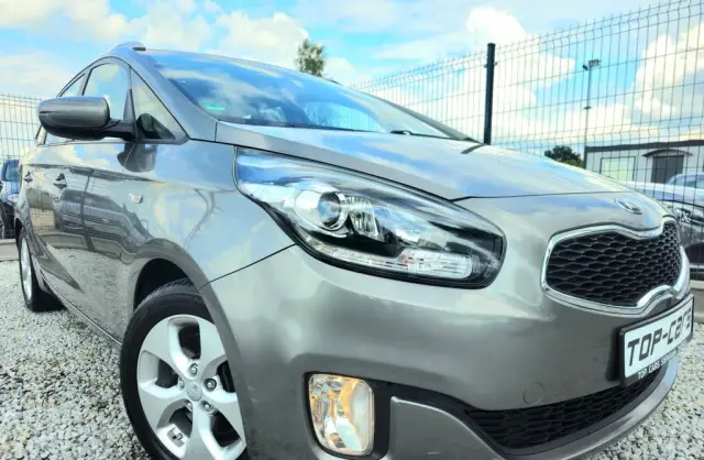 KIA Carens 