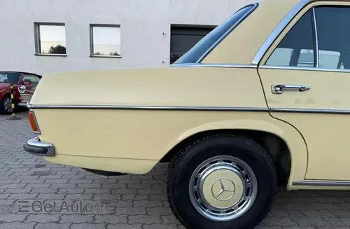 MERCEDES-BENZ W115 