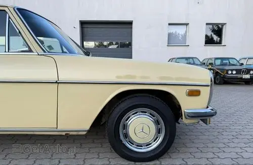 MERCEDES-BENZ W115 