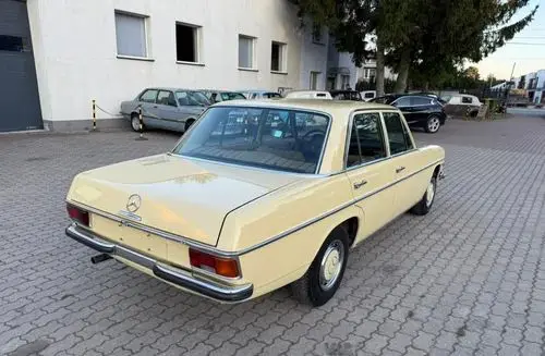MERCEDES-BENZ W115 