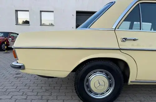 MERCEDES-BENZ W115 
