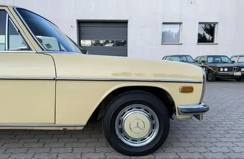 MERCEDES-BENZ W115 