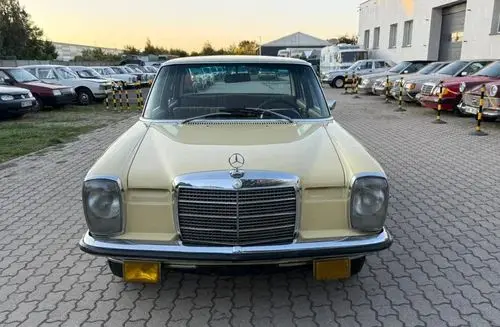 MERCEDES-BENZ W115 