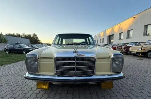 MERCEDES-BENZ W115 