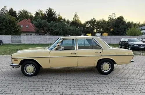 MERCEDES-BENZ W115 