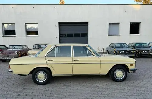 MERCEDES-BENZ W115 