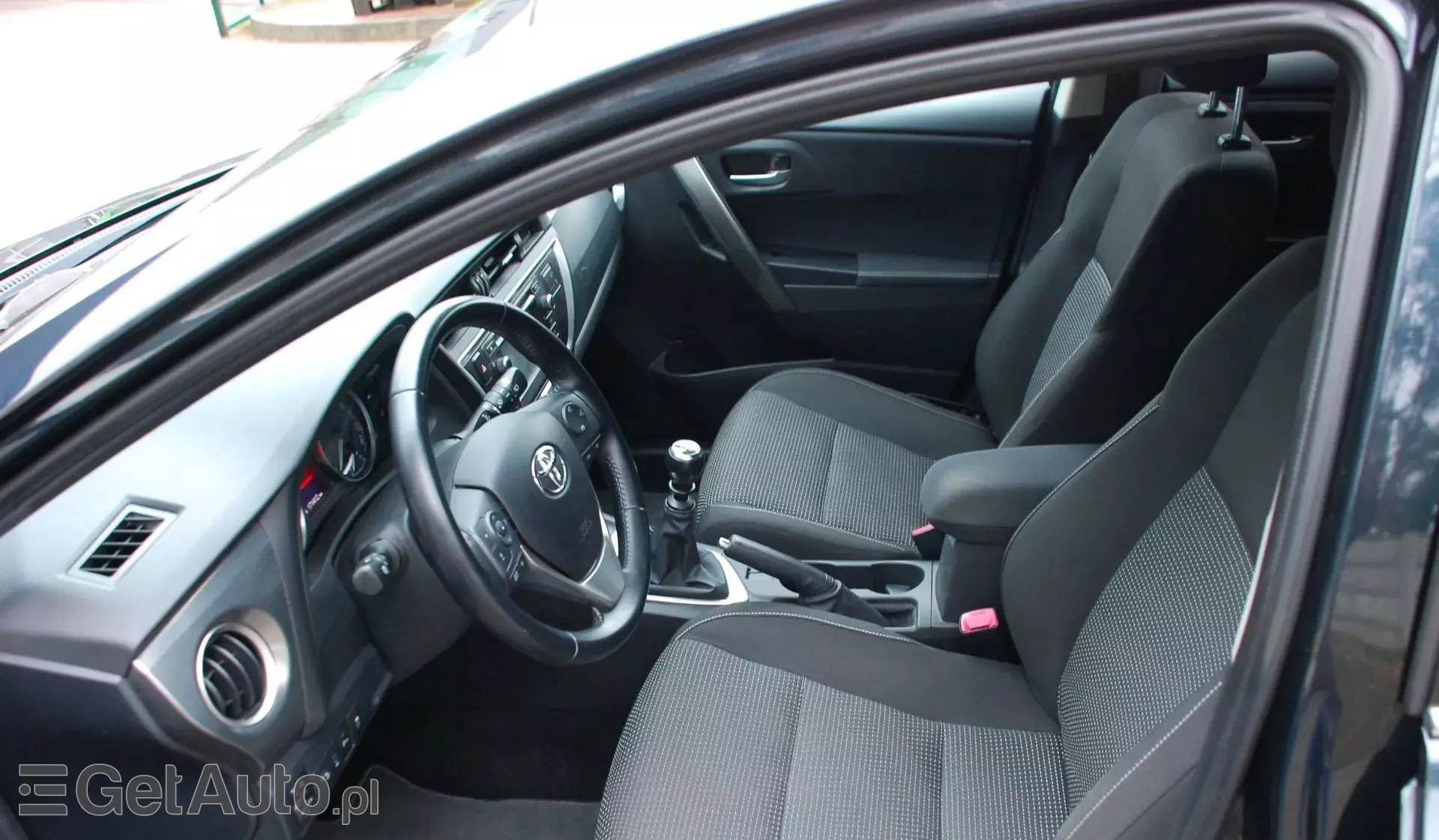 TOYOTA Auris 1.33 Dual VVT-i (99 KM)