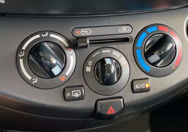 NISSAN Micra 1.2 Visia AC/CD