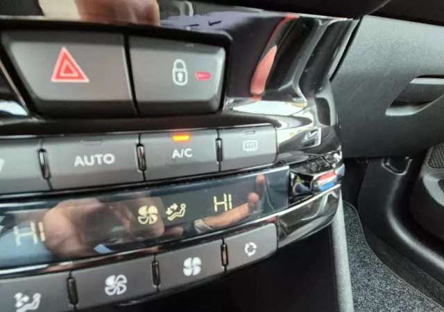 PEUGEOT 2008 1.2 Pure Tech Crossway S&S EAT6