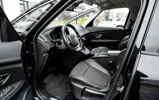 RENAULT Grand Scenic 