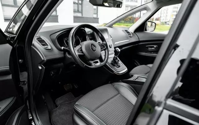 RENAULT Grand Scenic 