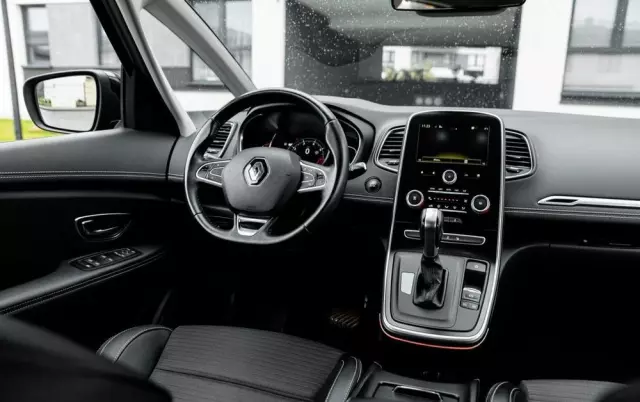 RENAULT Grand Scenic 