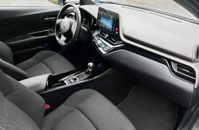 TOYOTA C-HR 