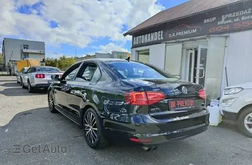 VOLKSWAGEN Jetta 