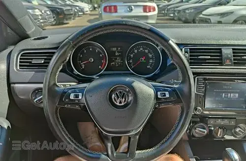 VOLKSWAGEN Jetta 