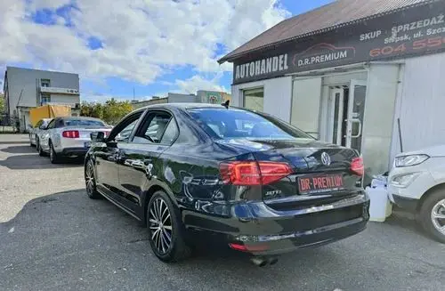 VOLKSWAGEN Jetta 