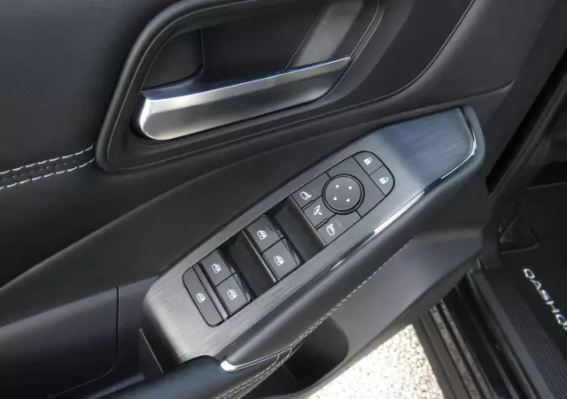 NISSAN Qashqai 1.3 DIG-T N-Connecta DCT