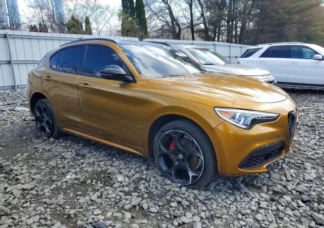 ALFA ROMEO Stelvio 2.0 Turbo Veloce TI Q4