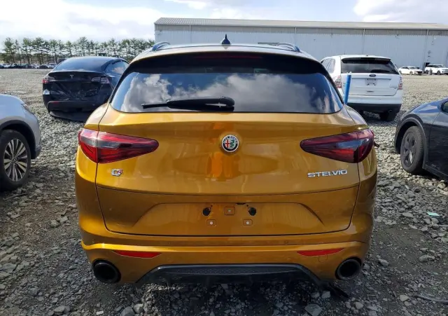 ALFA ROMEO Stelvio 2.0 Turbo Veloce TI Q4