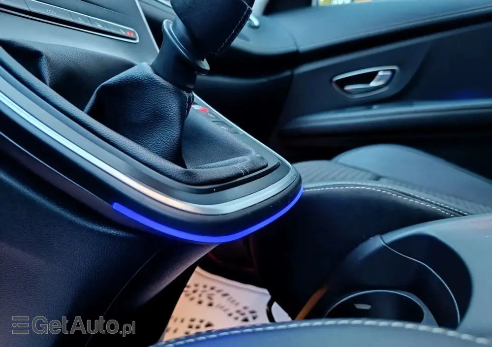 RENAULT Grand Scenic BLUE dCi 120 BLACK EDITION