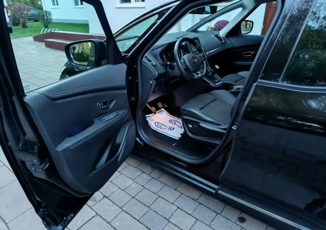 RENAULT Grand Scenic BLUE dCi 120 BLACK EDITION