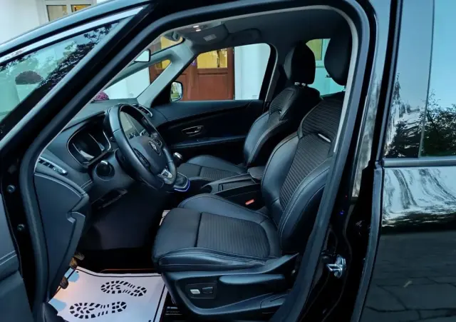 RENAULT Grand Scenic BLUE dCi 120 BLACK EDITION