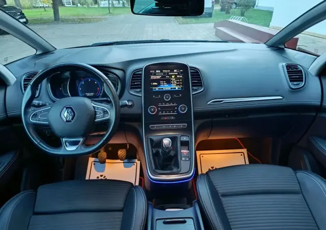 RENAULT Grand Scenic BLUE dCi 120 BLACK EDITION