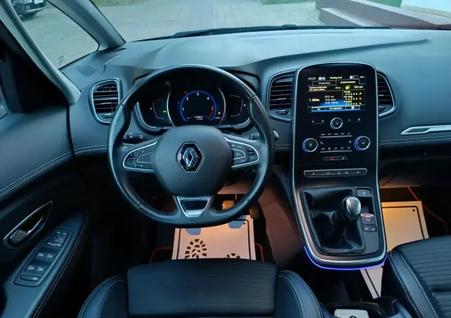 RENAULT Grand Scenic BLUE dCi 120 BLACK EDITION