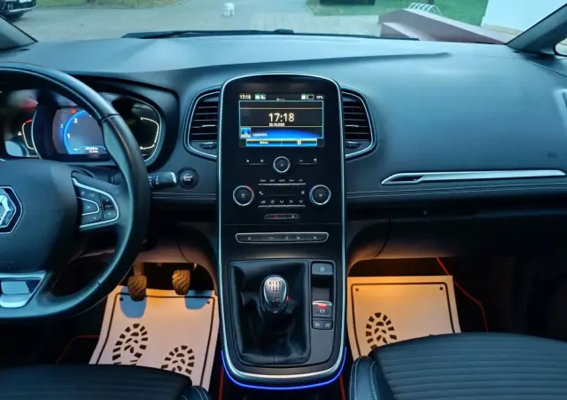 RENAULT Grand Scenic BLUE dCi 120 BLACK EDITION