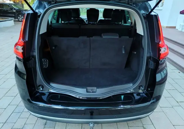 RENAULT Grand Scenic BLUE dCi 120 BLACK EDITION