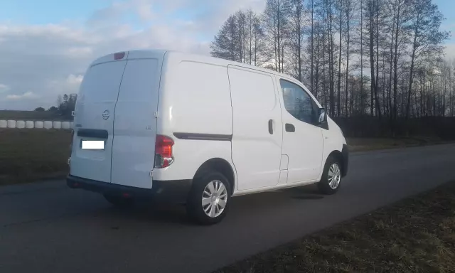 NISSAN NV200 