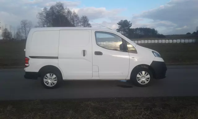 NISSAN NV200 