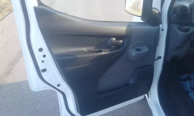 NISSAN NV200 
