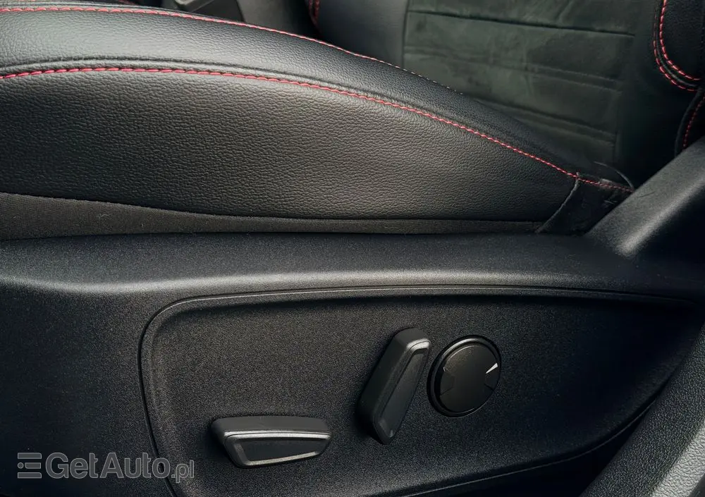 FORD Kuga 2.0 EcoBlue Hybrid ST-LINE