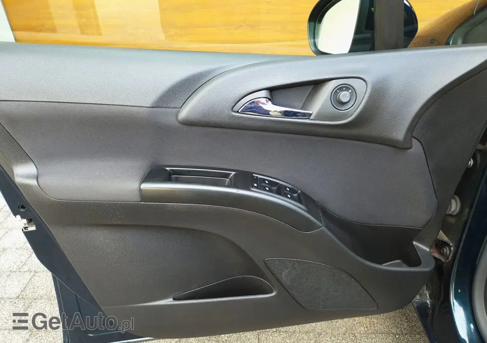 OPEL Meriva 1.4 T Design Edition