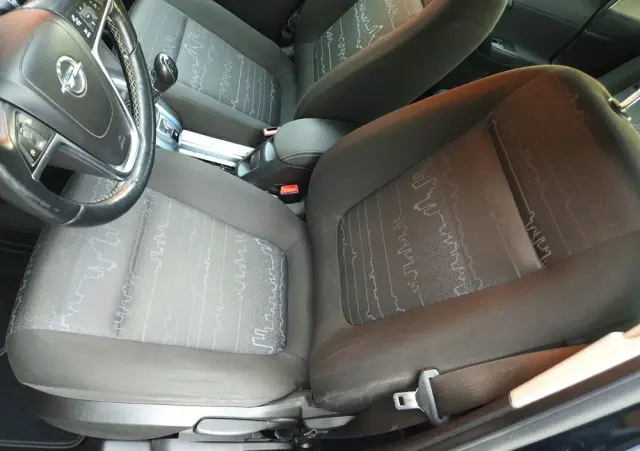 OPEL Meriva 1.4 T Design Edition