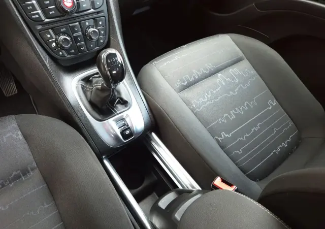 OPEL Meriva 1.4 T Design Edition