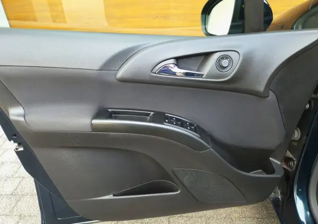 OPEL Meriva 1.4 T Design Edition