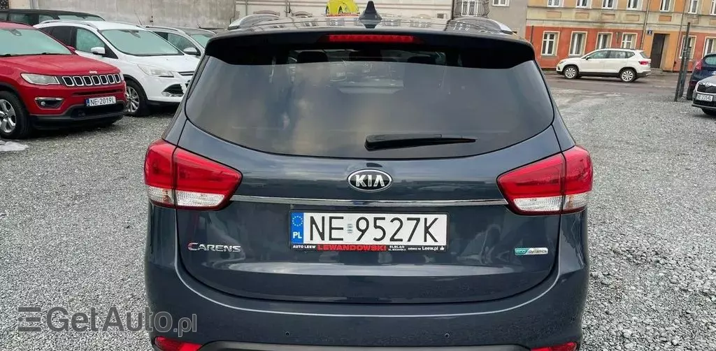KIA Carens 