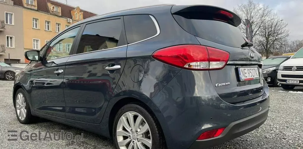 KIA Carens 