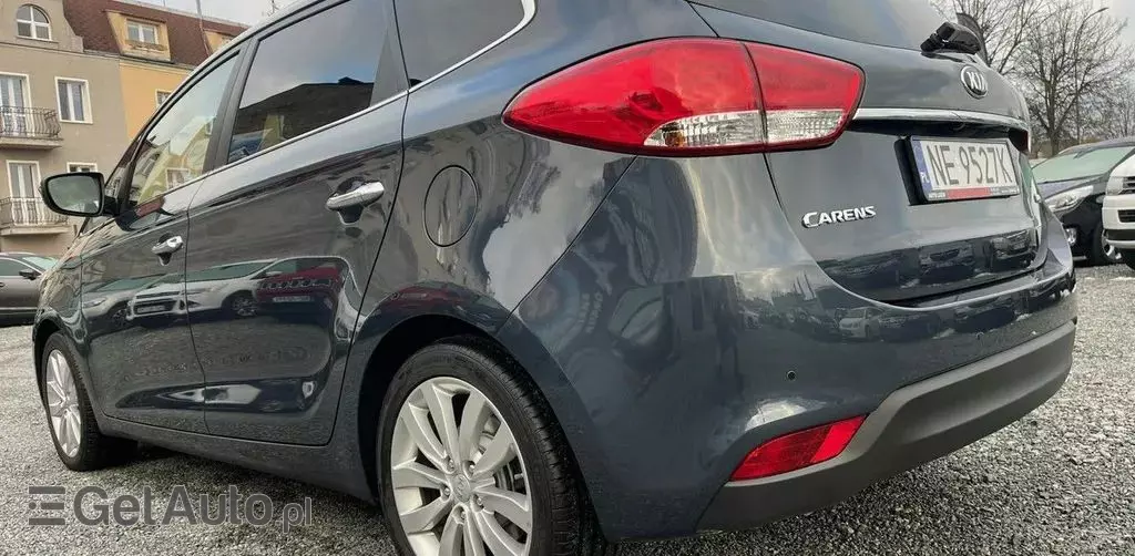 KIA Carens 